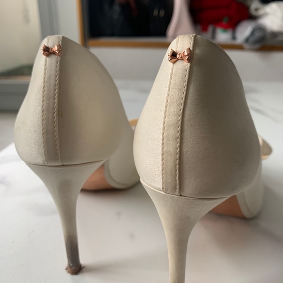 Ted Baker White, Bow Heels - Picture 6 of 6